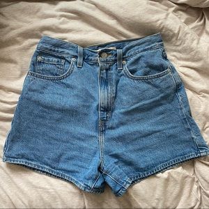 Levi’s High Loose Shorts!